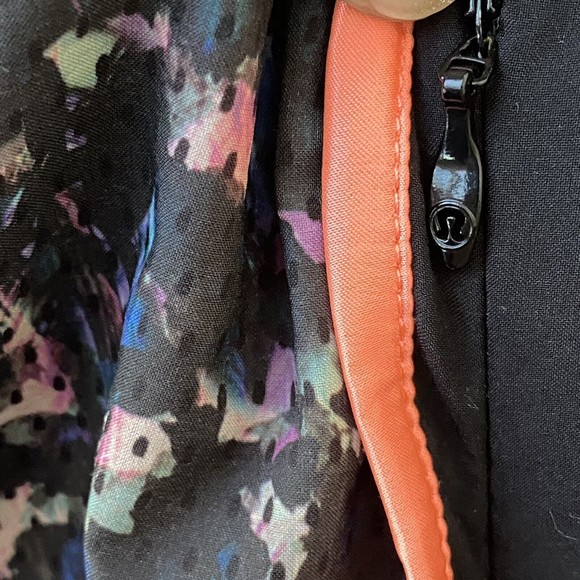 Lululemon Athletica Womens Shorts Sz 4 Pull On Workout Running Active Multicolor - Picture 6 of 8